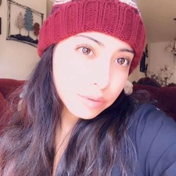 Meet your Posher, Selena - Picture 1 of 1